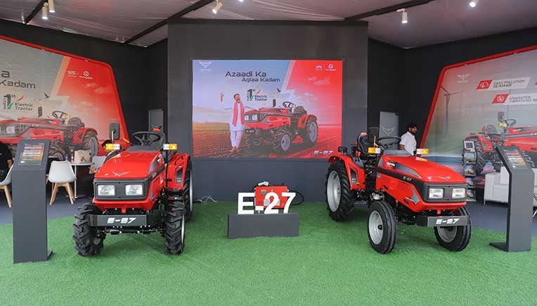 Montra-Electric-unveils-electric-tractor-E-27-at-EIMA-Agrimach-India-2025-Motown-India-Bureau-2-2011