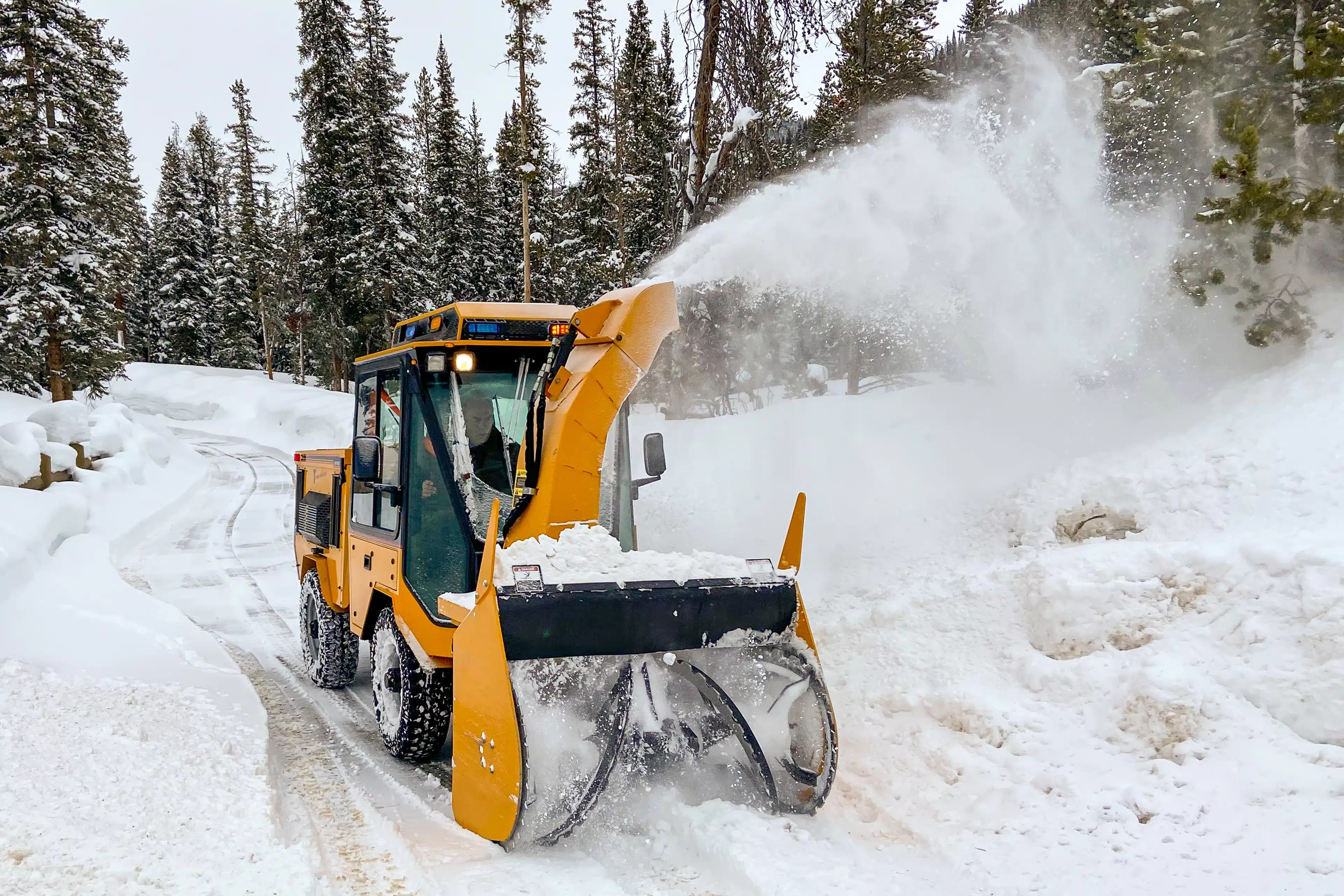 Trackless-Media-Ribbon-Snowblower-3.jpg_11zon