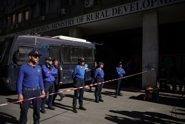 RCNPC4CWJVNT3E72VGVNL3RG3Q_11zon