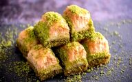 شیرینی‌فروش مشهور ترکیه به جای باقلوا رنگ خوراند!