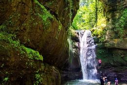 آبشار ریشو در گیلان