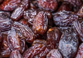 خرمای کشاورز در سردخانه، سود محصول در جیب دلالان!